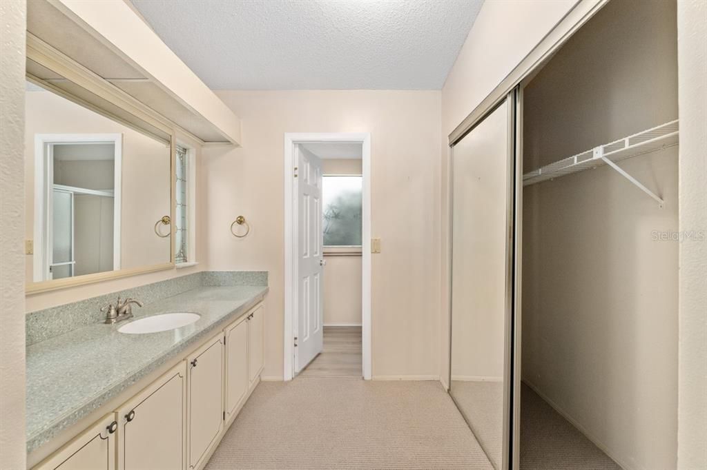 Active With Contract: $204,900 (2 beds, 2 baths, 1332 Square Feet)