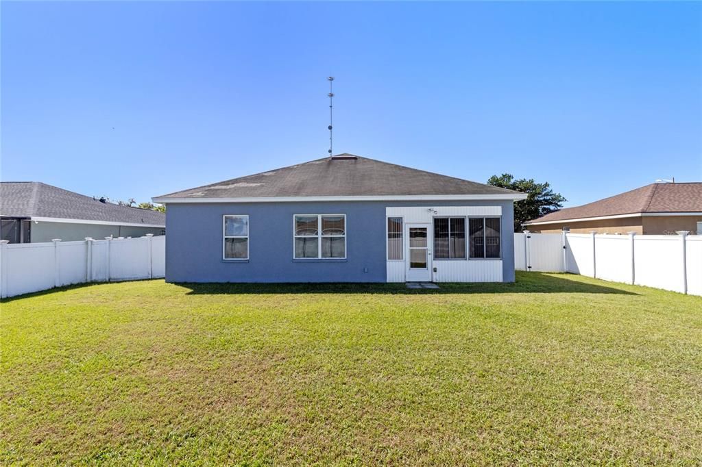 For Sale: $325,000 (3 beds, 2 baths, 1674 Square Feet)