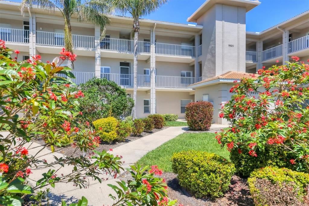 Recently Sold: $249,000 (2 beds, 2 baths, 1106 Square Feet)