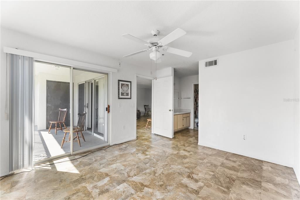 На продажу: $210,000 (2 спален, 2 ванн, 1160 Квадратных фут)