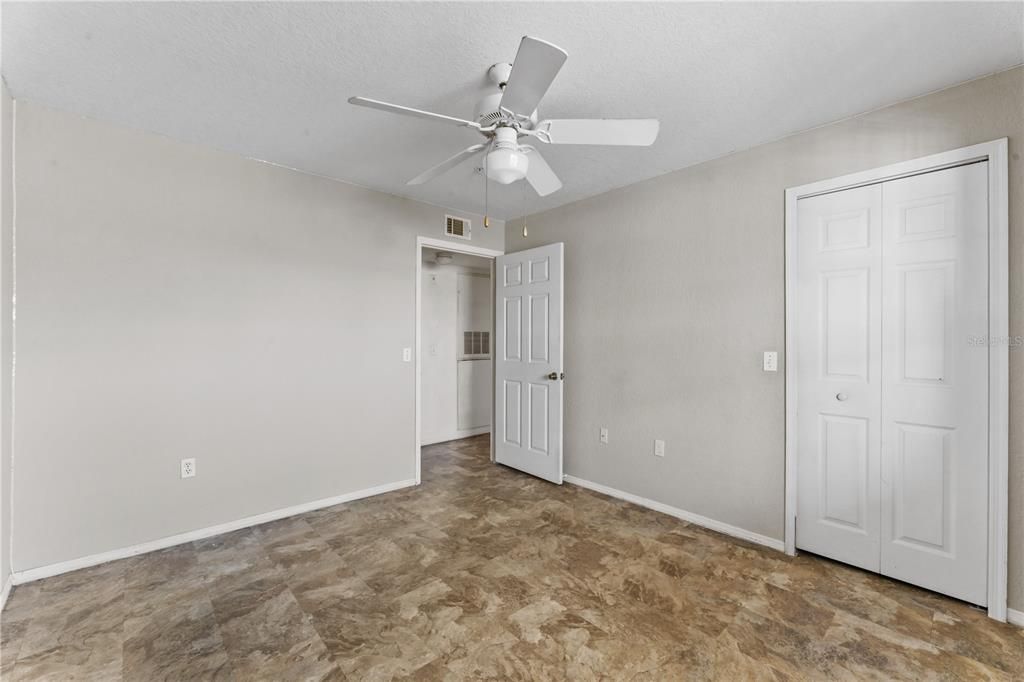 На продажу: $210,000 (2 спален, 2 ванн, 1160 Квадратных фут)