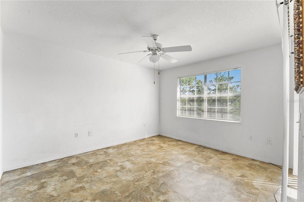 На продажу: $210,000 (2 спален, 2 ванн, 1160 Квадратных фут)