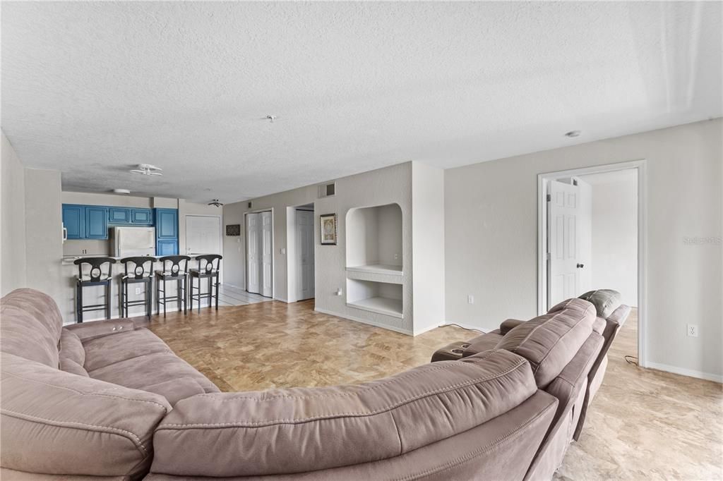 На продажу: $210,000 (2 спален, 2 ванн, 1160 Квадратных фут)