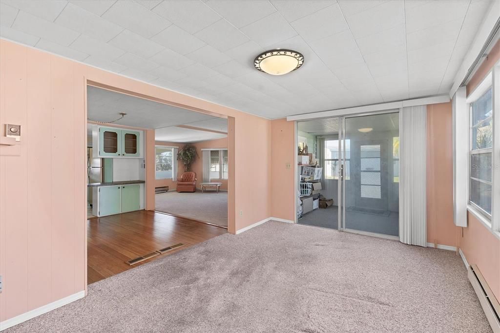 Active With Contract: $150,000 (2 beds, 2 baths, 963 Square Feet)