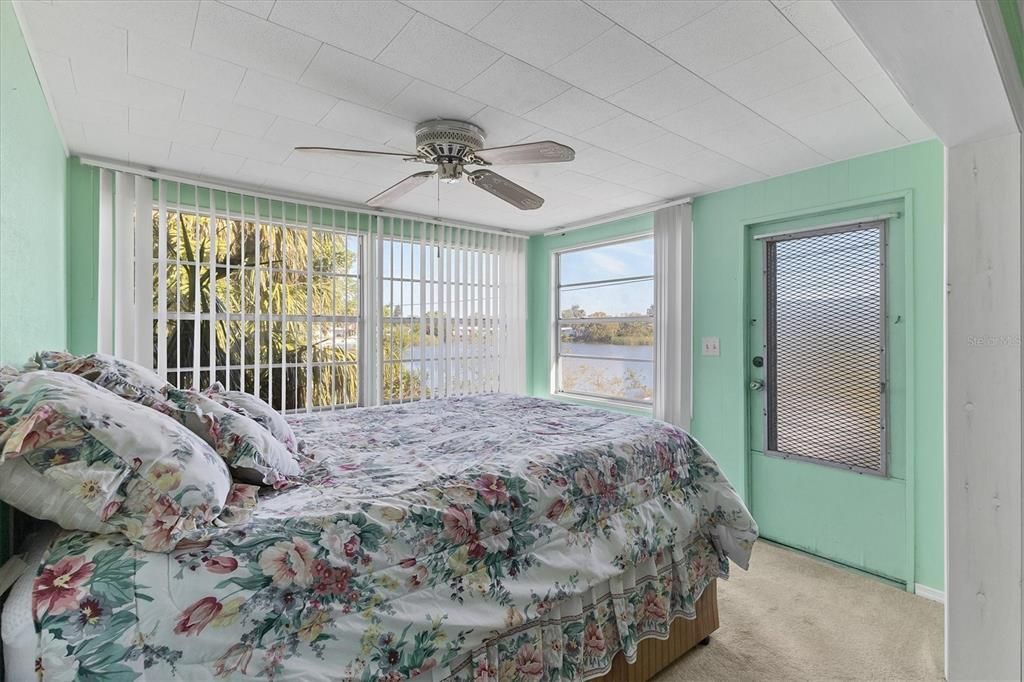 Active With Contract: $150,000 (2 beds, 2 baths, 963 Square Feet)