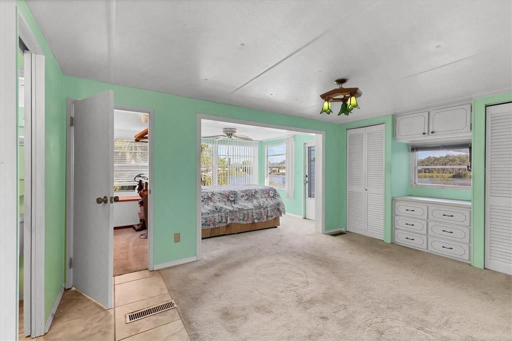 Active With Contract: $150,000 (2 beds, 2 baths, 963 Square Feet)