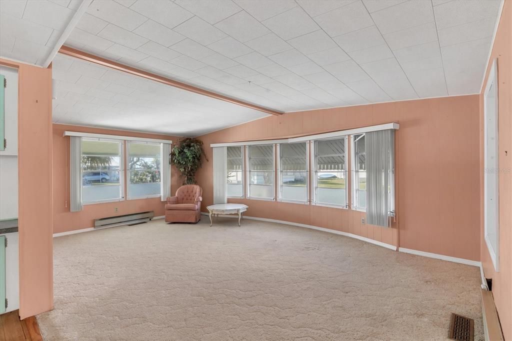 Active With Contract: $150,000 (2 beds, 2 baths, 963 Square Feet)