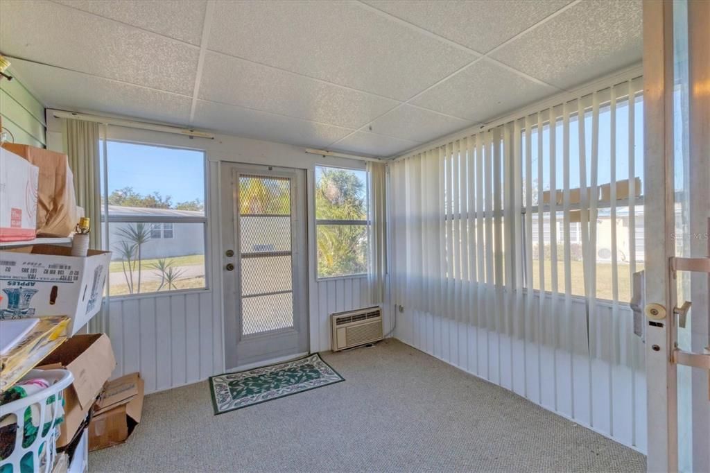 Active With Contract: $150,000 (2 beds, 2 baths, 963 Square Feet)