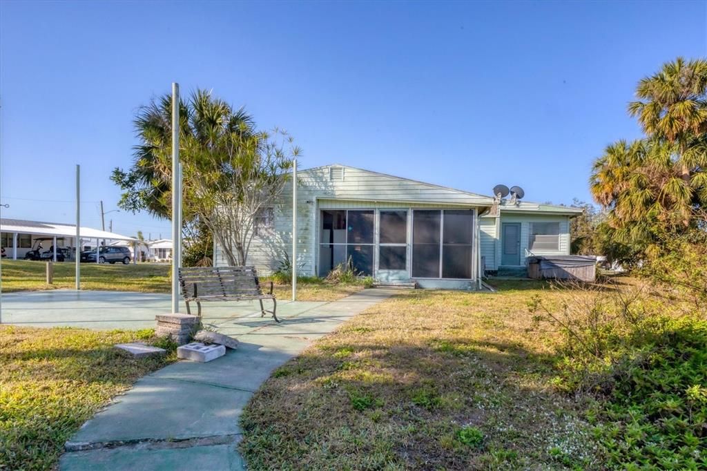 Active With Contract: $150,000 (2 beds, 2 baths, 963 Square Feet)