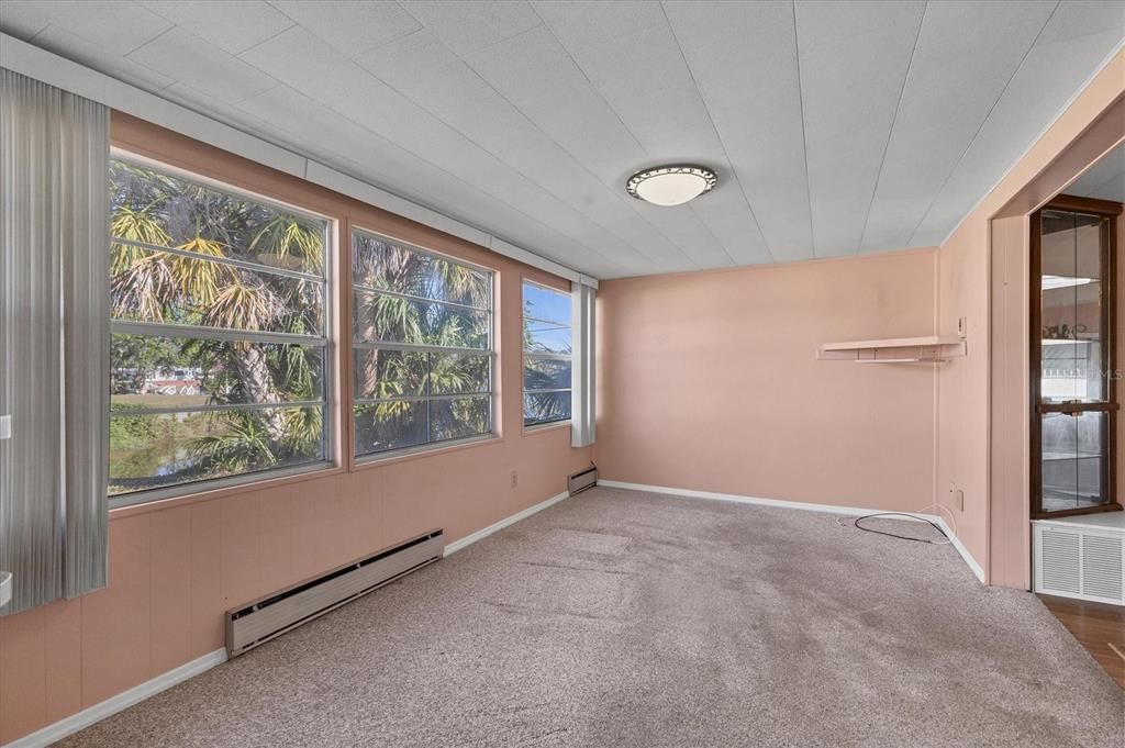 Active With Contract: $150,000 (2 beds, 2 baths, 963 Square Feet)