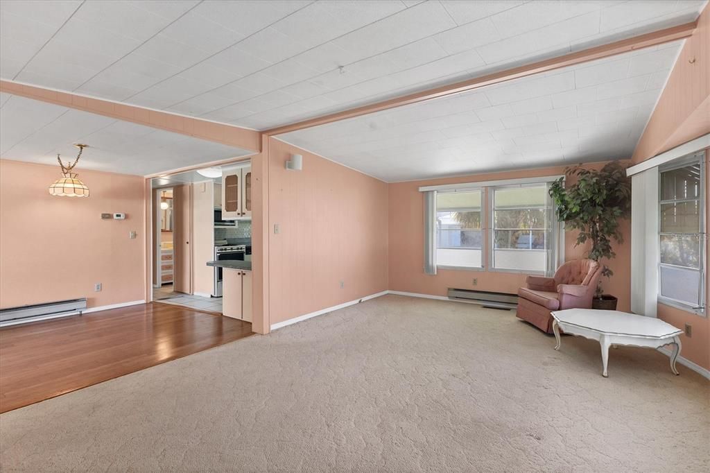 Active With Contract: $150,000 (2 beds, 2 baths, 963 Square Feet)