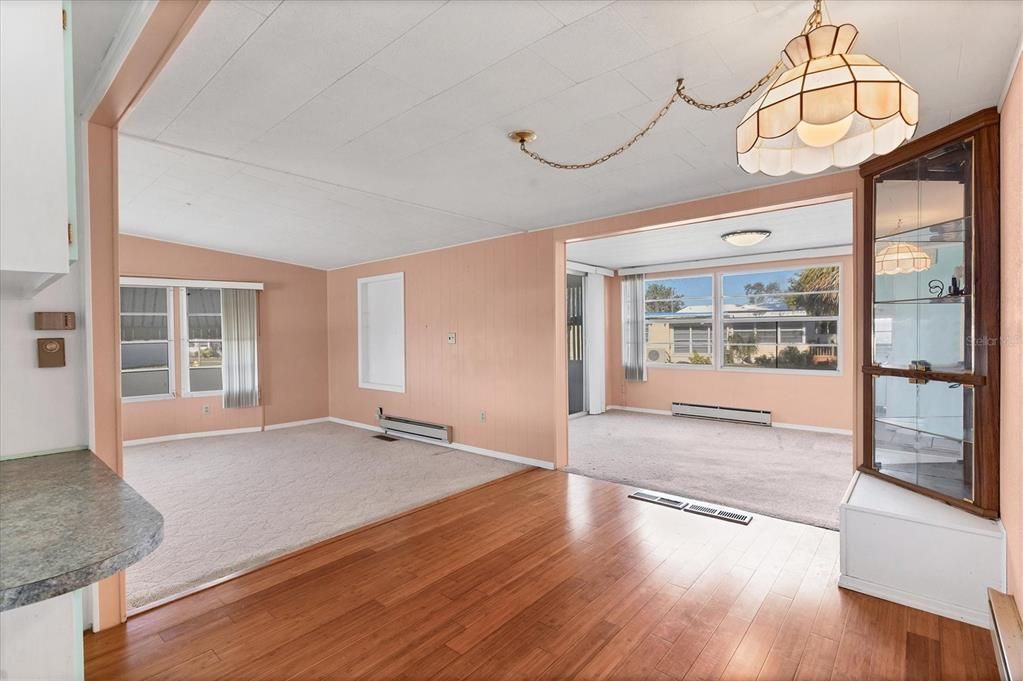 Active With Contract: $150,000 (2 beds, 2 baths, 963 Square Feet)