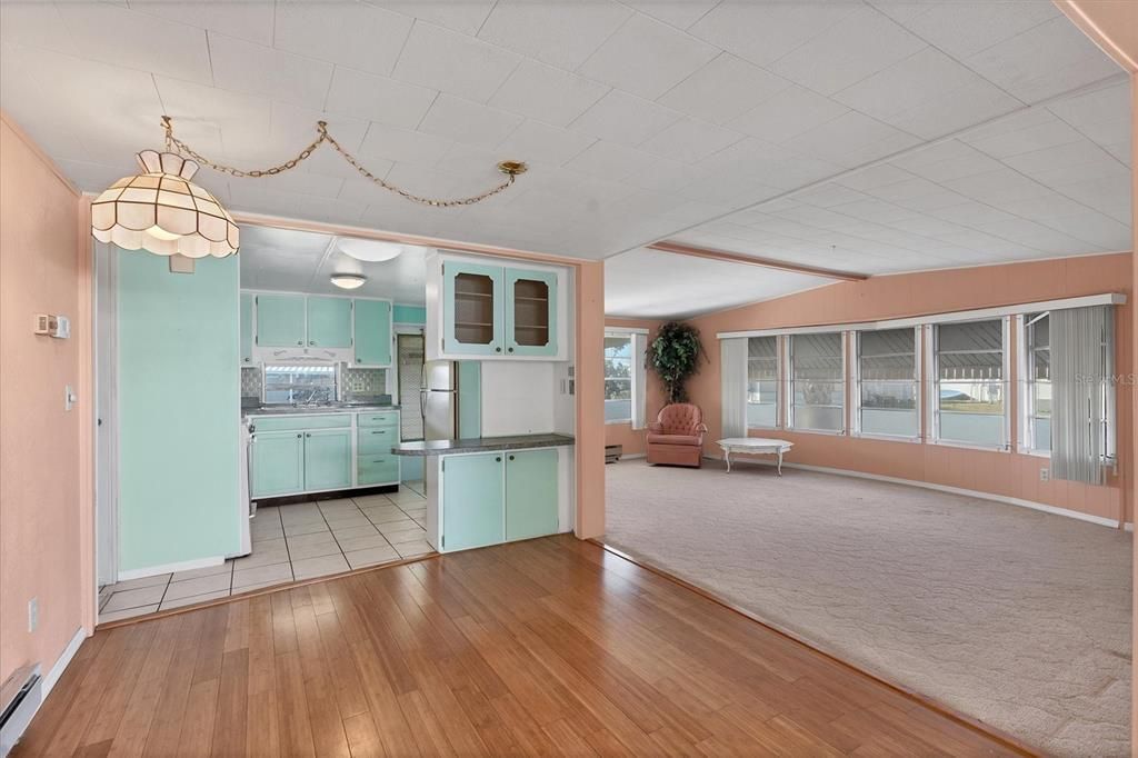 Active With Contract: $150,000 (2 beds, 2 baths, 963 Square Feet)