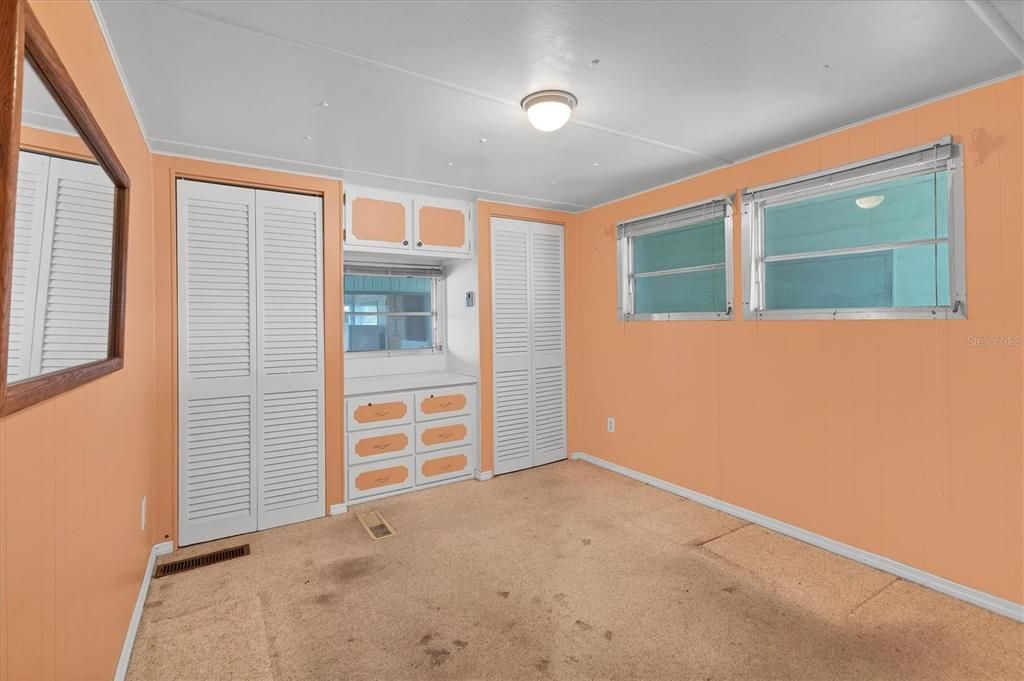 Active With Contract: $150,000 (2 beds, 2 baths, 963 Square Feet)