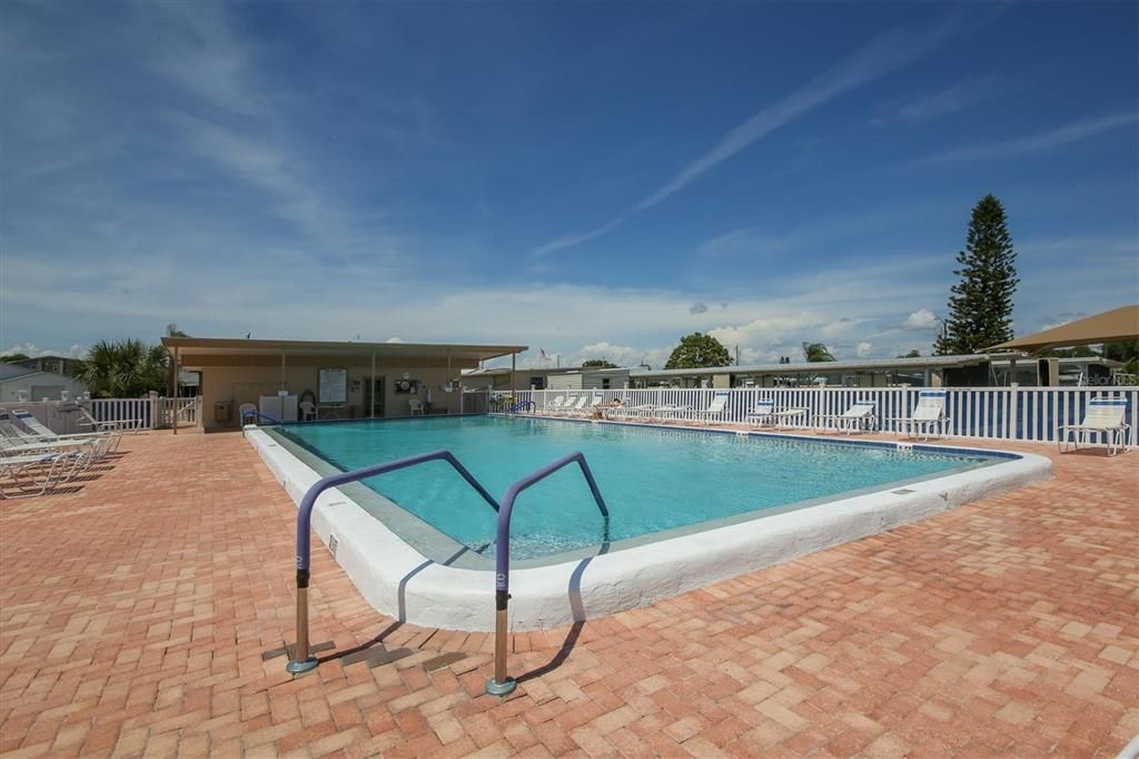 Active With Contract: $150,000 (2 beds, 2 baths, 963 Square Feet)