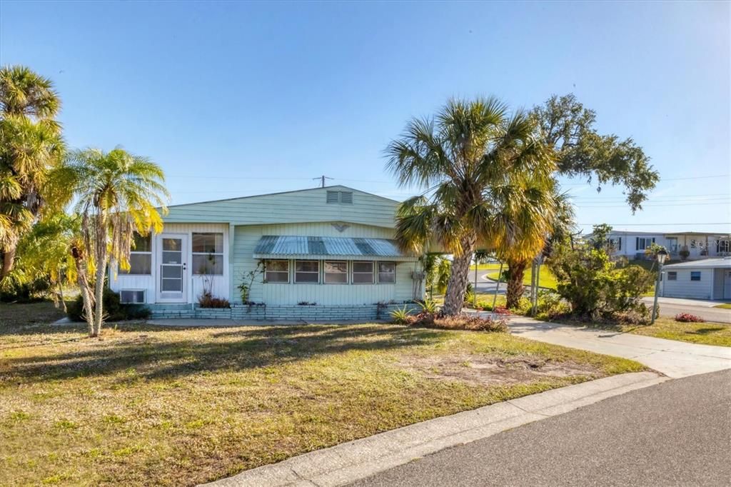 Active With Contract: $150,000 (2 beds, 2 baths, 963 Square Feet)