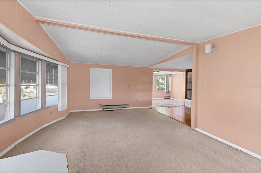 Active With Contract: $150,000 (2 beds, 2 baths, 963 Square Feet)