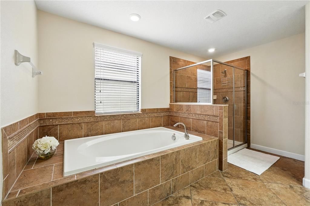 For Sale: $550,000 (7 beds, 6 baths, 3339 Square Feet)