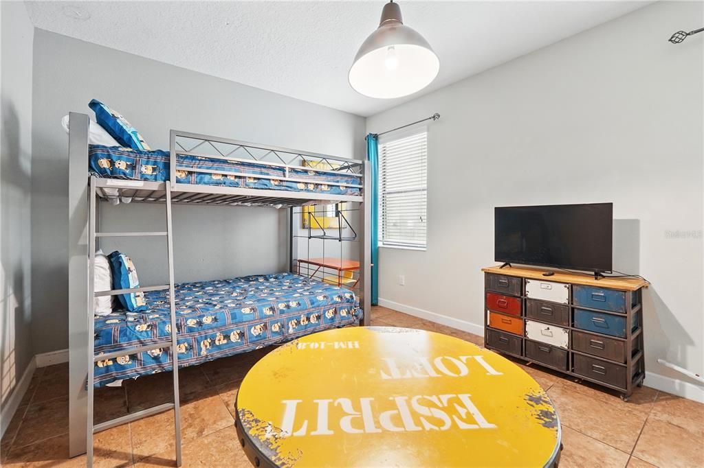 For Sale: $550,000 (7 beds, 6 baths, 3339 Square Feet)