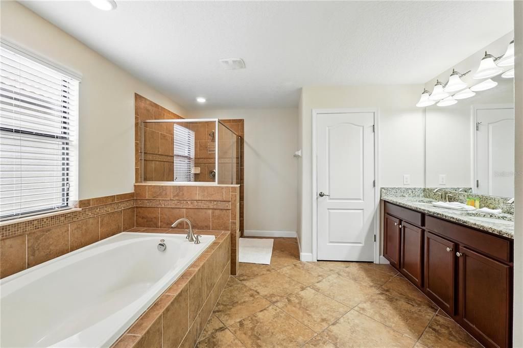 For Sale: $550,000 (7 beds, 6 baths, 3339 Square Feet)