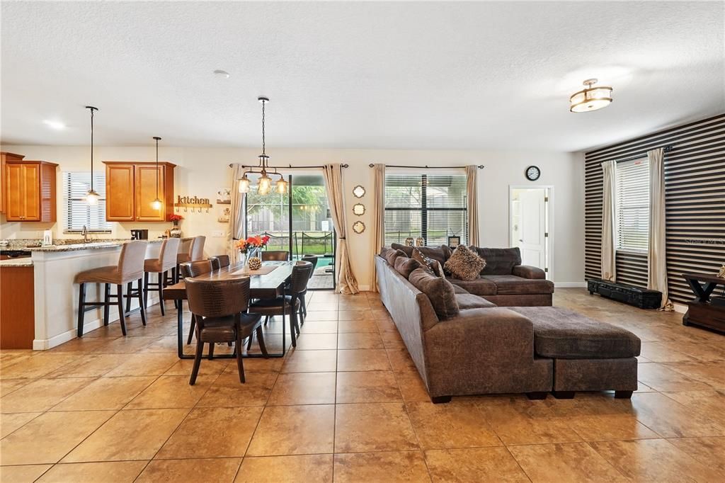 For Sale: $550,000 (7 beds, 6 baths, 3339 Square Feet)