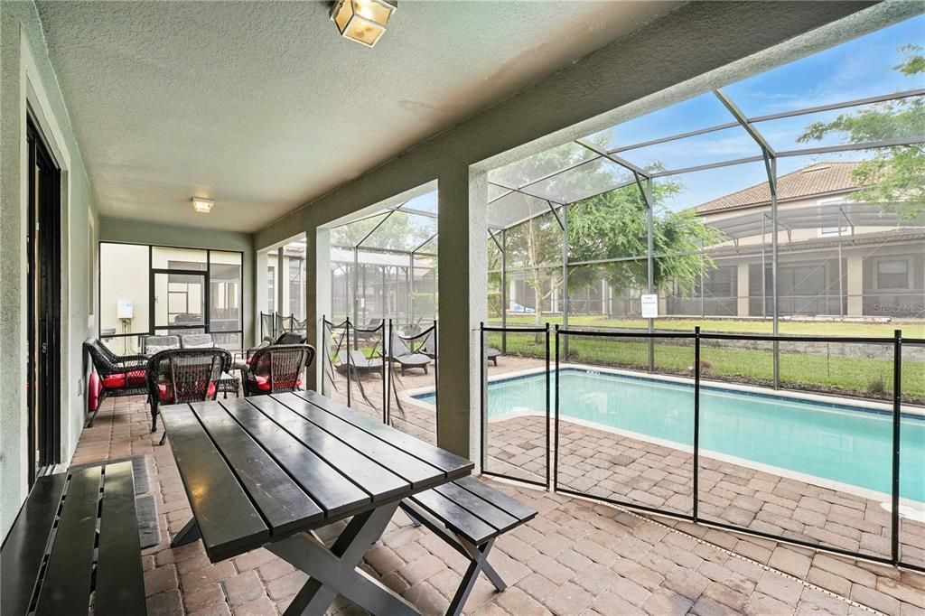 For Sale: $550,000 (7 beds, 6 baths, 3339 Square Feet)