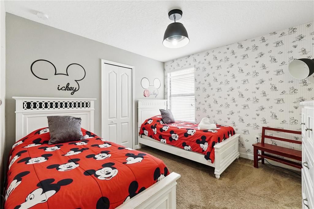 For Sale: $550,000 (7 beds, 6 baths, 3339 Square Feet)