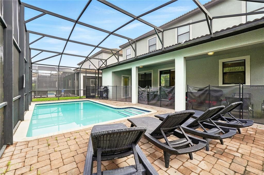 For Sale: $550,000 (7 beds, 6 baths, 3339 Square Feet)