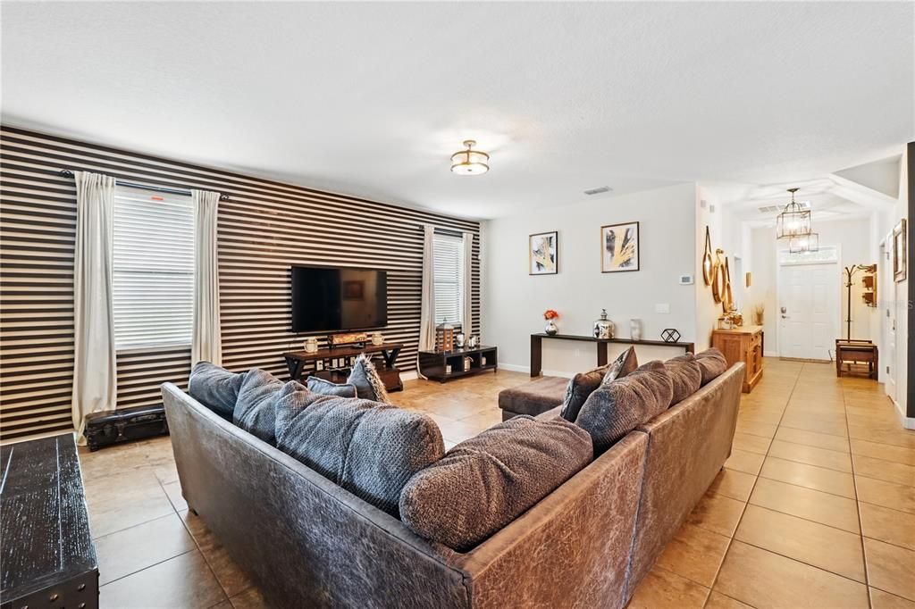 For Sale: $550,000 (7 beds, 6 baths, 3339 Square Feet)