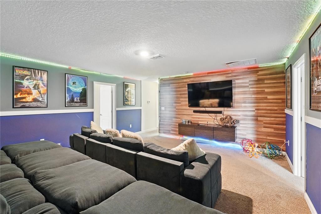 For Sale: $550,000 (7 beds, 6 baths, 3339 Square Feet)