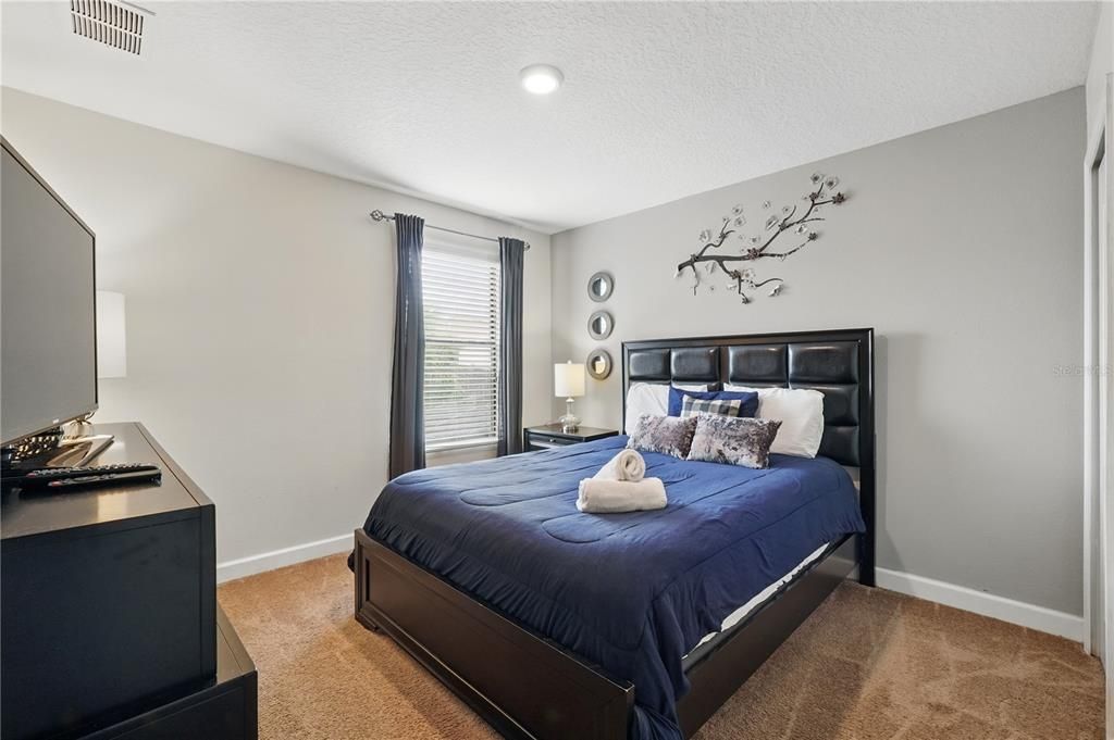 For Sale: $550,000 (7 beds, 6 baths, 3339 Square Feet)