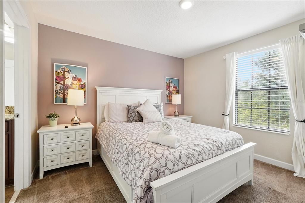 For Sale: $550,000 (7 beds, 6 baths, 3339 Square Feet)