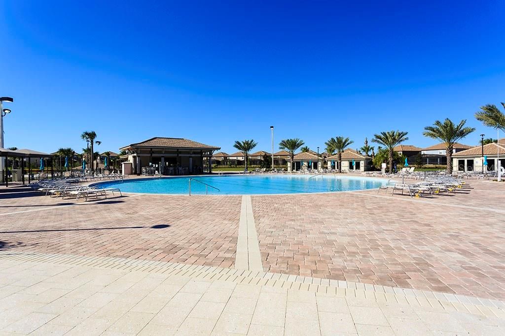 For Sale: $550,000 (7 beds, 6 baths, 3339 Square Feet)