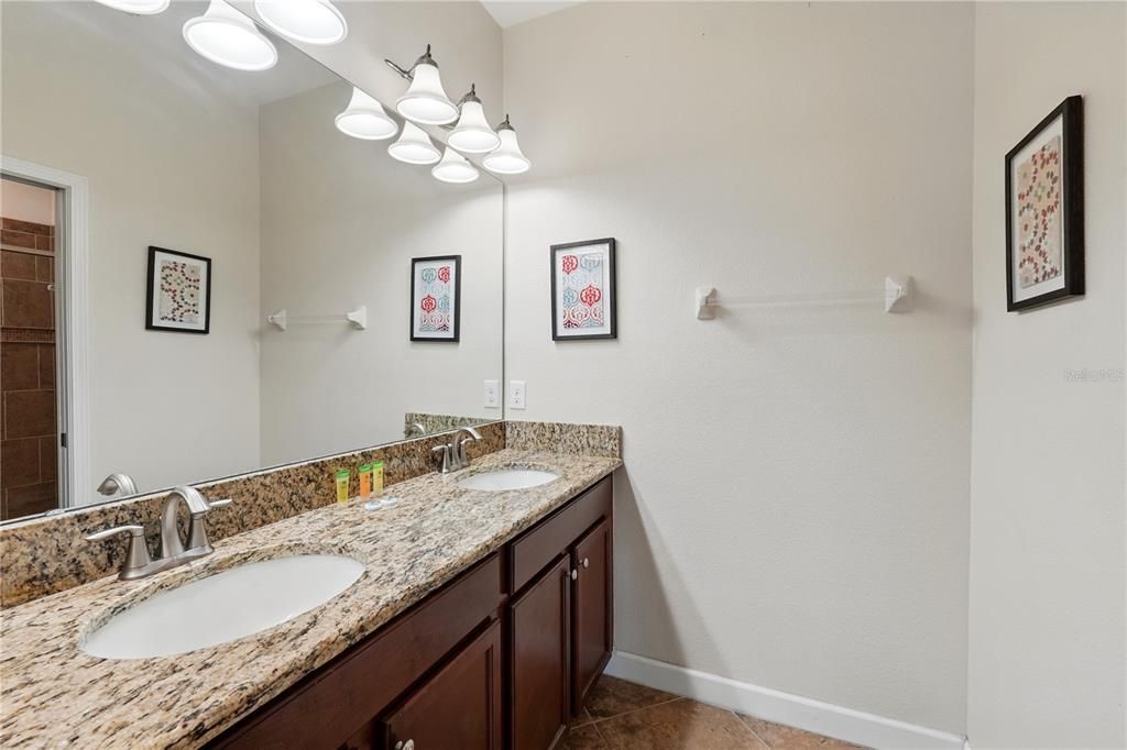 For Sale: $550,000 (7 beds, 6 baths, 3339 Square Feet)