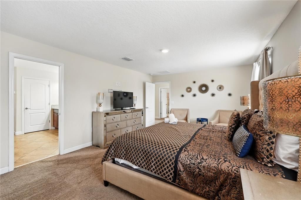 For Sale: $550,000 (7 beds, 6 baths, 3339 Square Feet)