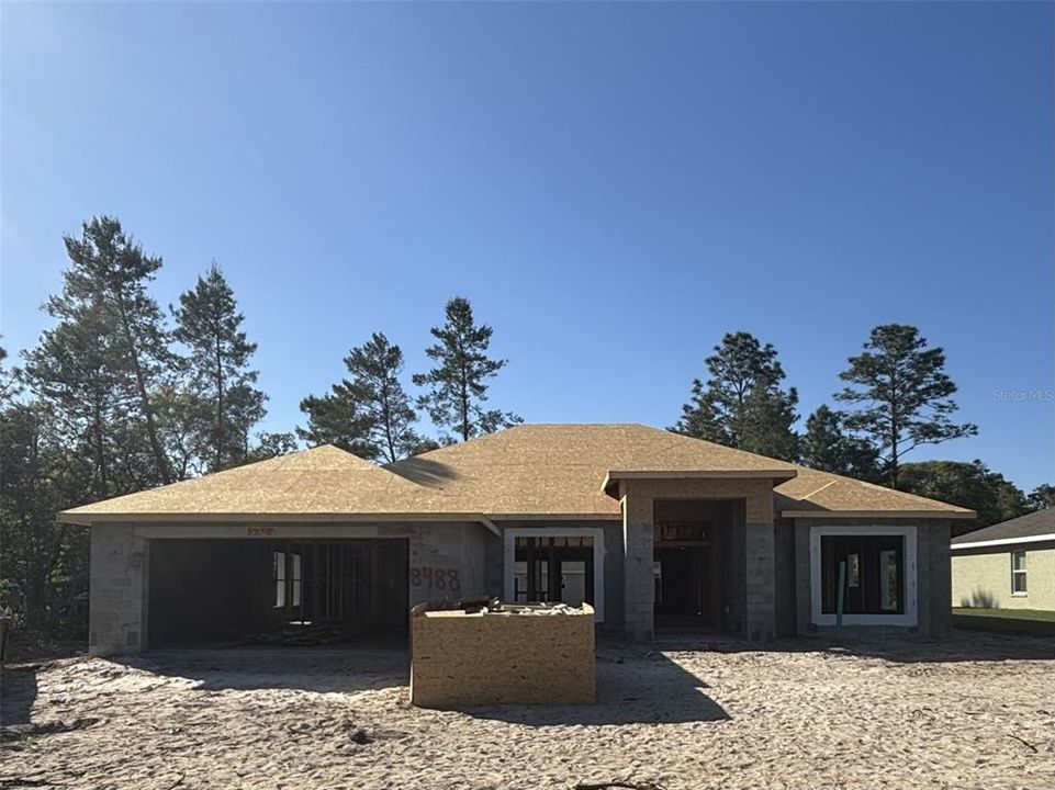 Под контрактом: $329,350 (4 спален, 2 ванн, 2330 Квадратных фут)