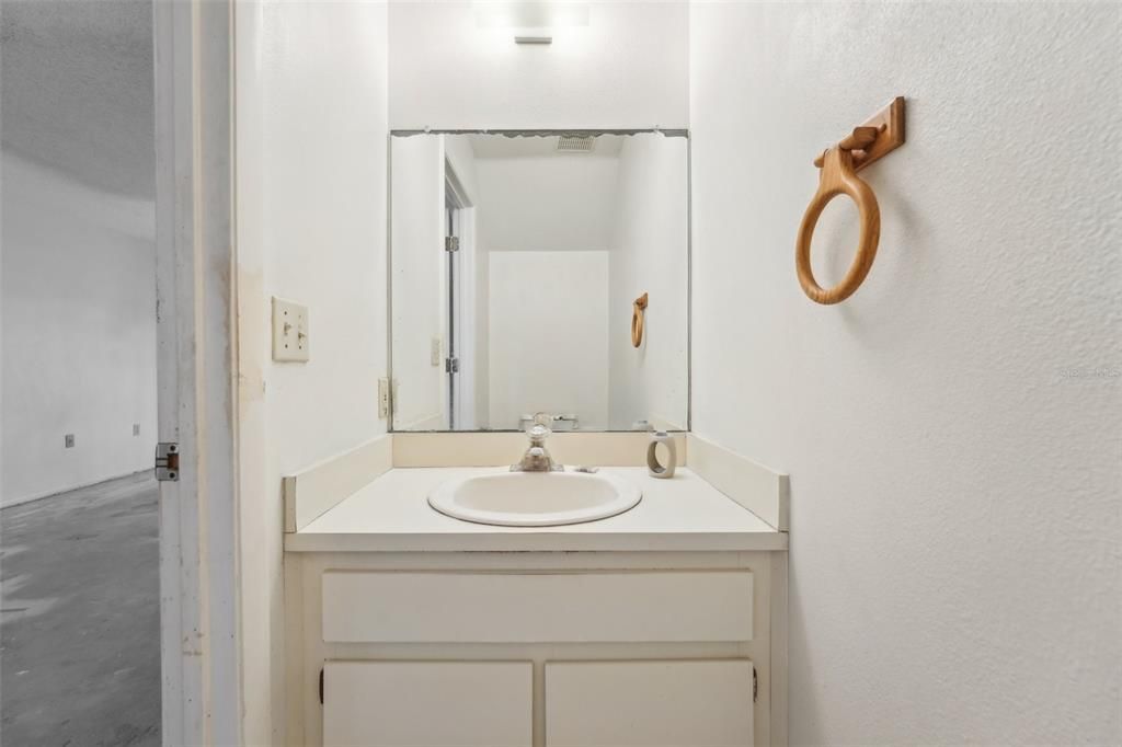 На продажу: $154,900 (2 спален, 1 ванн, 1190 Квадратных фут)