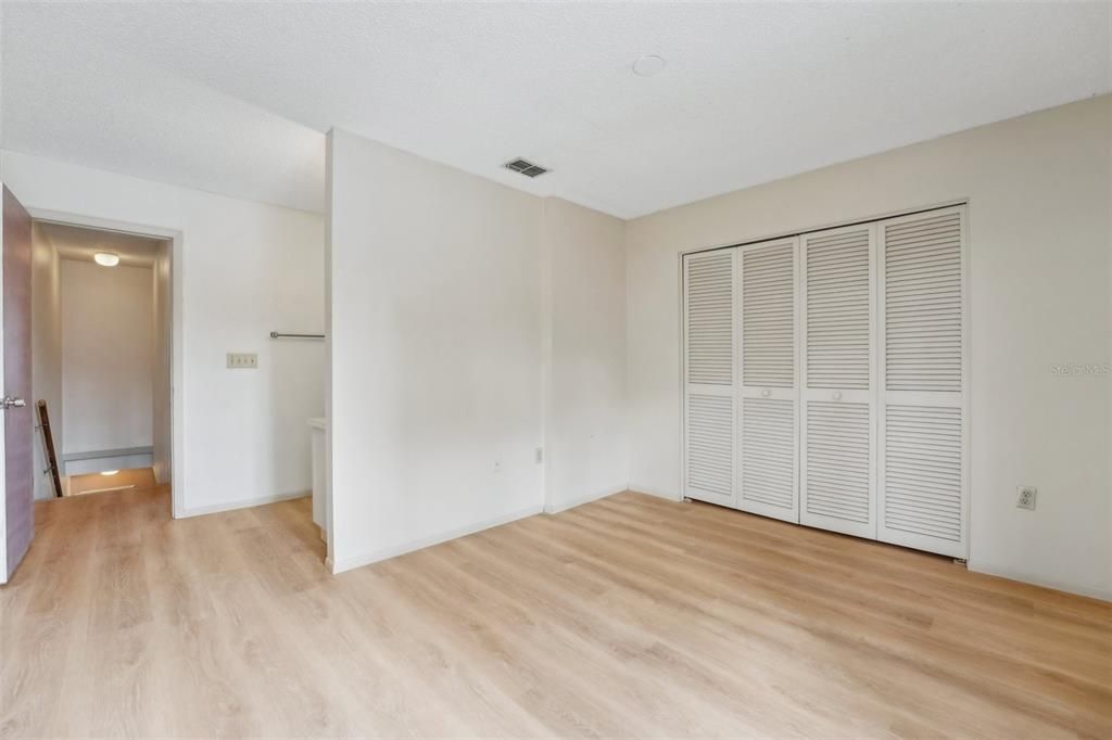 На продажу: $154,900 (2 спален, 1 ванн, 1190 Квадратных фут)