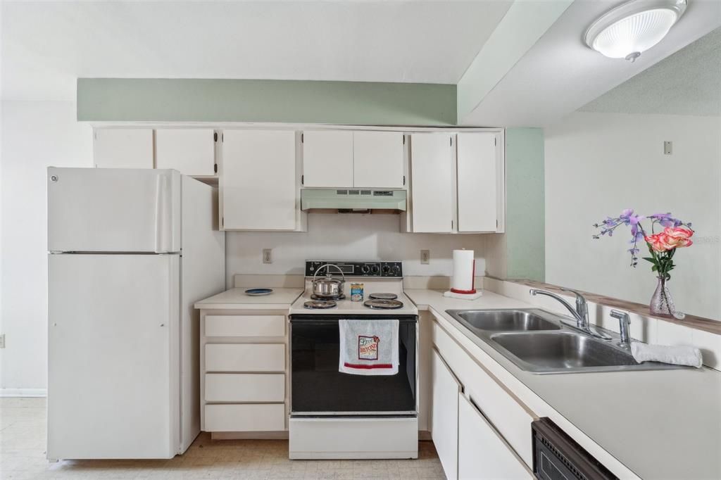 На продажу: $154,900 (2 спален, 1 ванн, 1190 Квадратных фут)