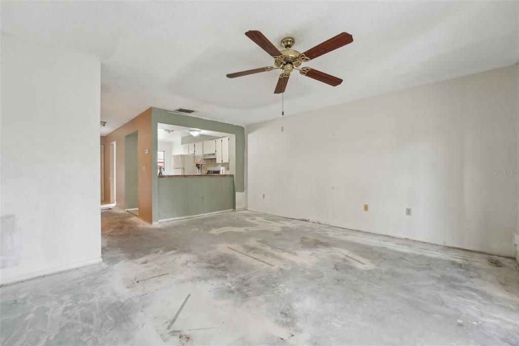 На продажу: $154,900 (2 спален, 1 ванн, 1190 Квадратных фут)