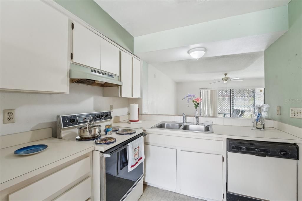 На продажу: $154,900 (2 спален, 1 ванн, 1190 Квадратных фут)