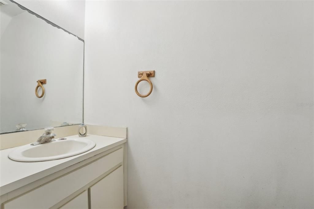 На продажу: $154,900 (2 спален, 1 ванн, 1190 Квадратных фут)