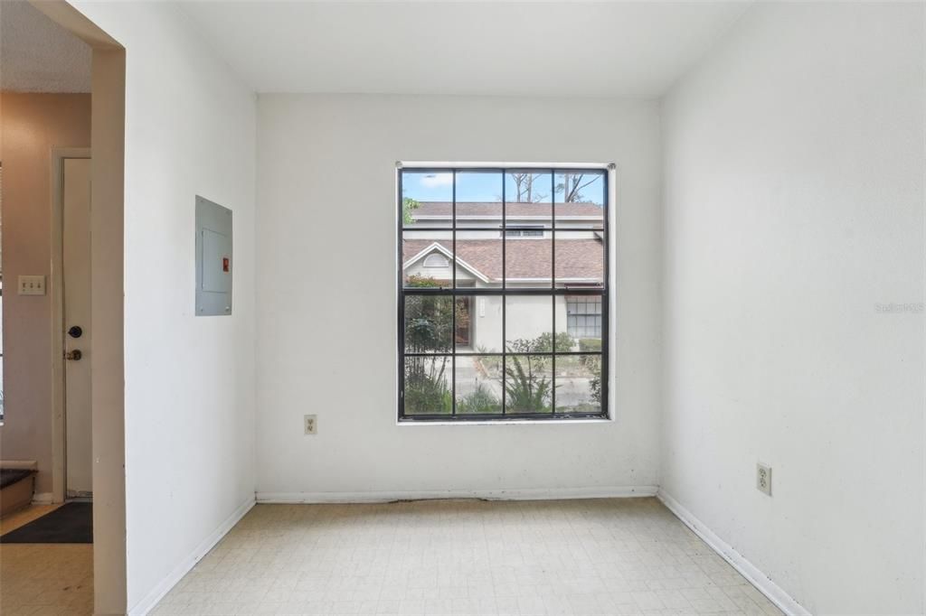 На продажу: $154,900 (2 спален, 1 ванн, 1190 Квадратных фут)