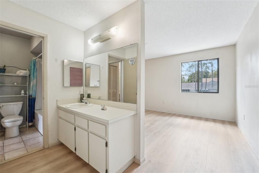 На продажу: $154,900 (2 спален, 1 ванн, 1190 Квадратных фут)