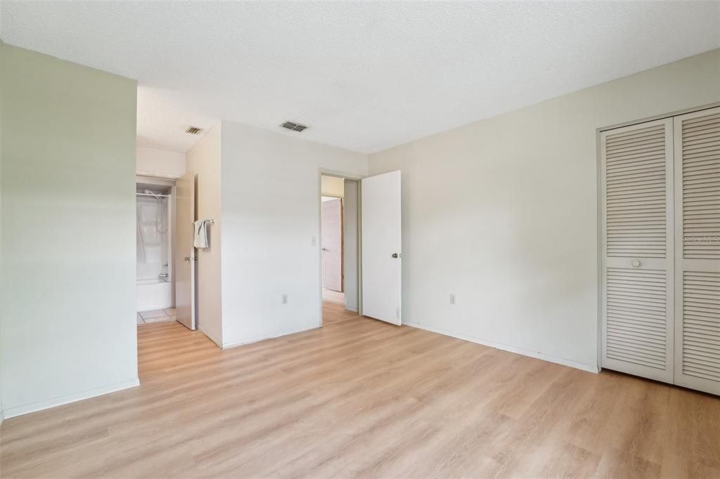 На продажу: $154,900 (2 спален, 1 ванн, 1190 Квадратных фут)