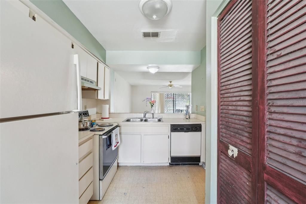 На продажу: $154,900 (2 спален, 1 ванн, 1190 Квадратных фут)