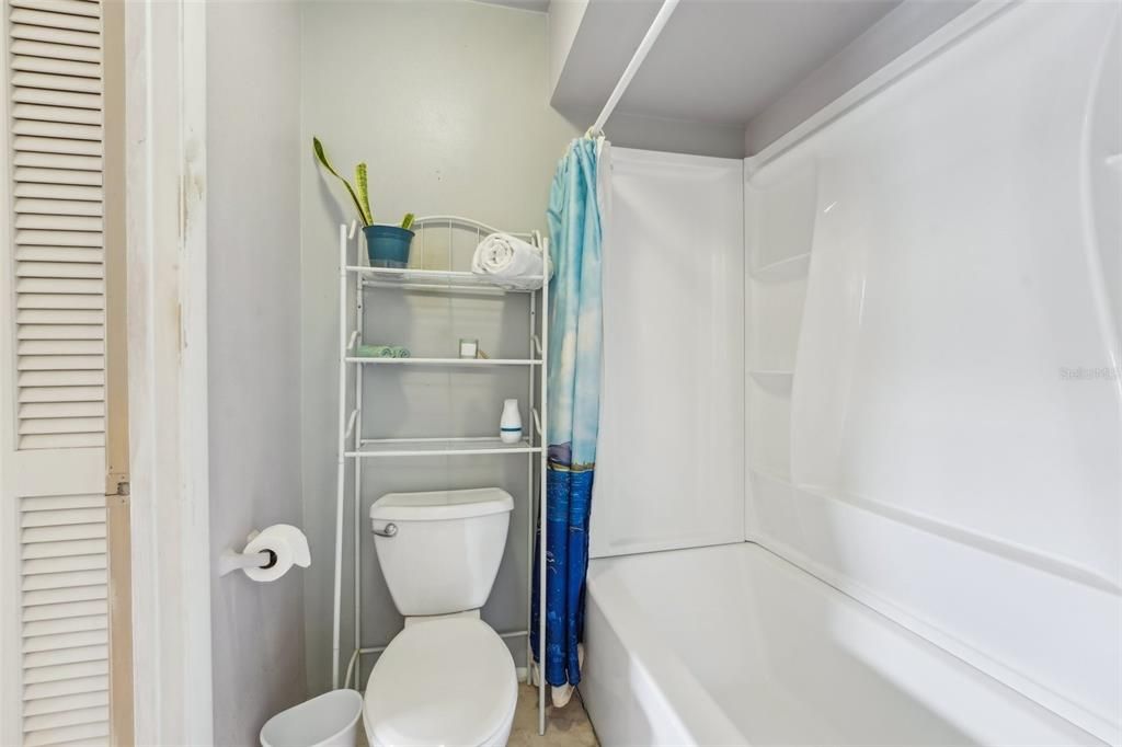 На продажу: $154,900 (2 спален, 1 ванн, 1190 Квадратных фут)