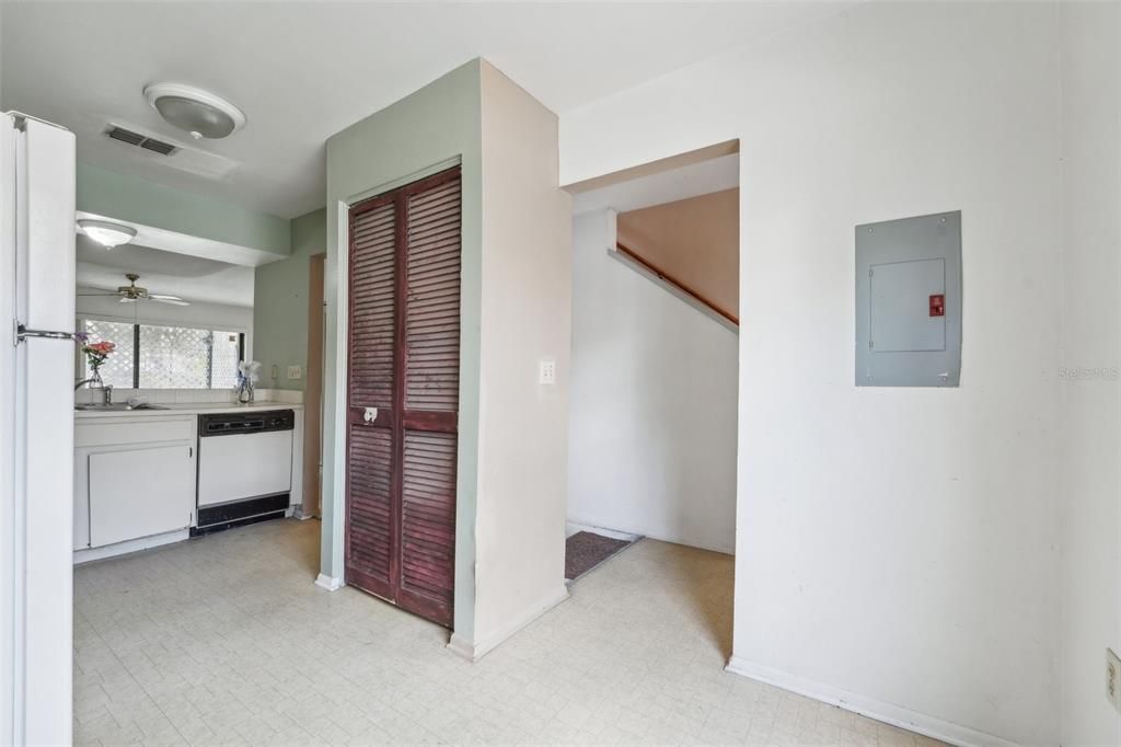 На продажу: $154,900 (2 спален, 1 ванн, 1190 Квадратных фут)