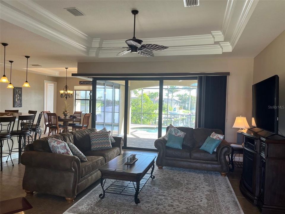 На продажу: $850,000 (4 спален, 2 ванн, 2151 Квадратных фут)