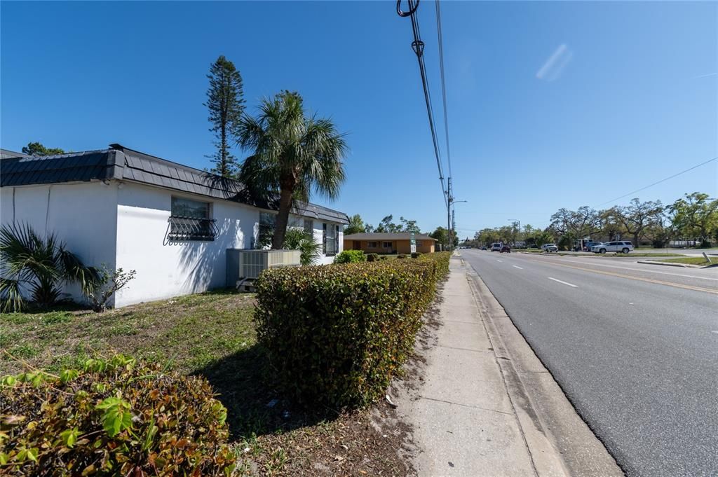 合同活跃: $700,000 (0 贝兹, 0 浴室, 4401 平方英尺)